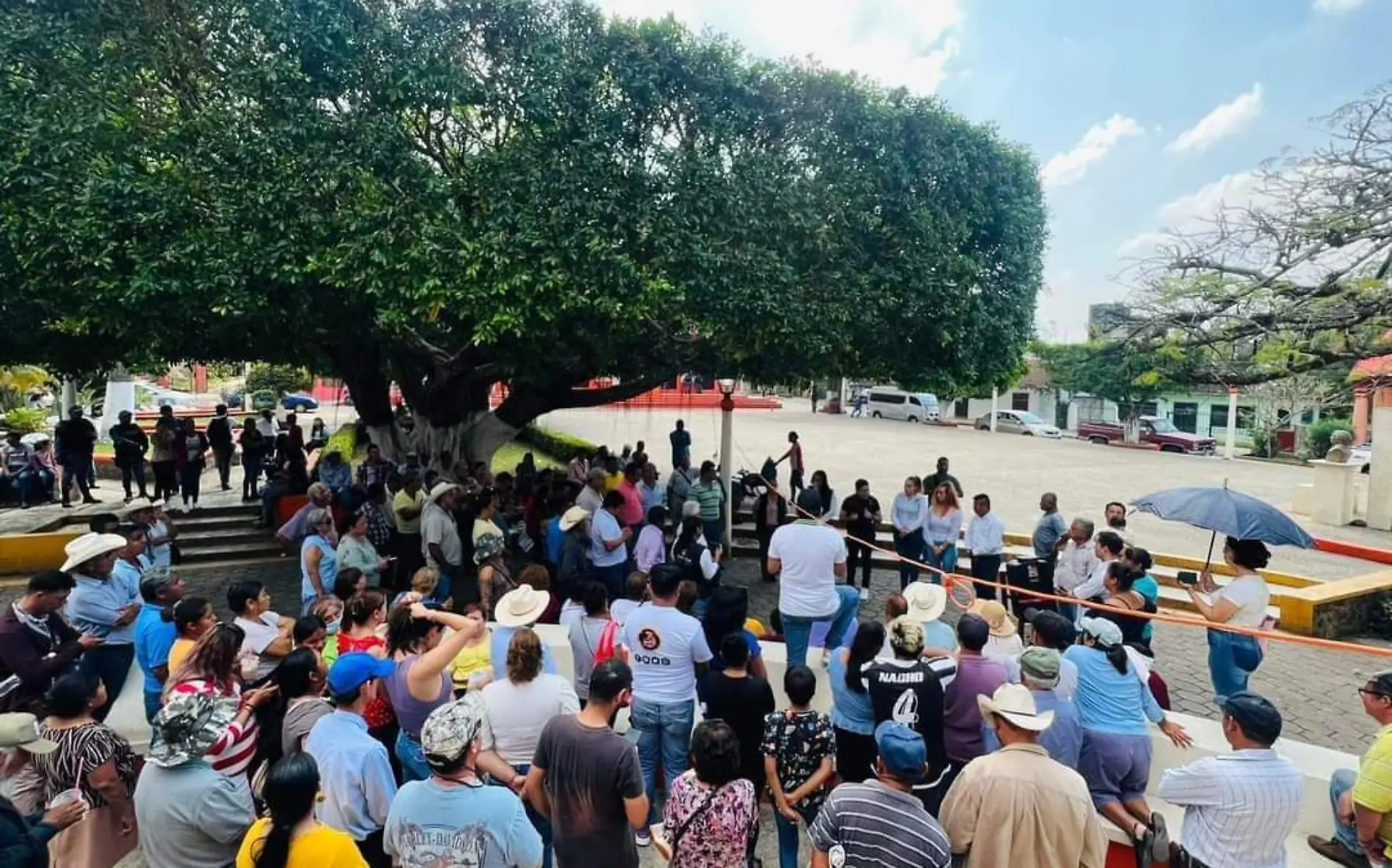 Frenan construcción de comedor en medio del parque de Chontla  (4)